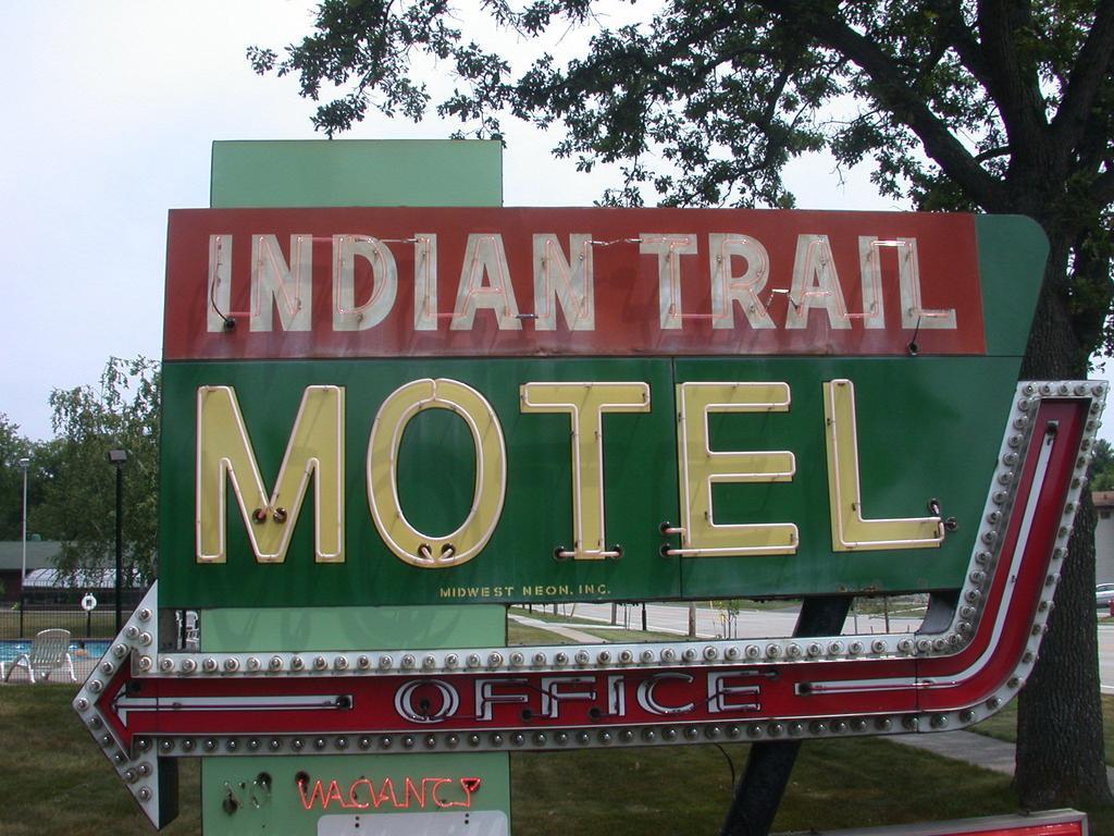 Indian Trail Motel Wisconsin Dells Exterior foto
